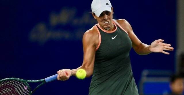 他在攻防两 他在攻防两